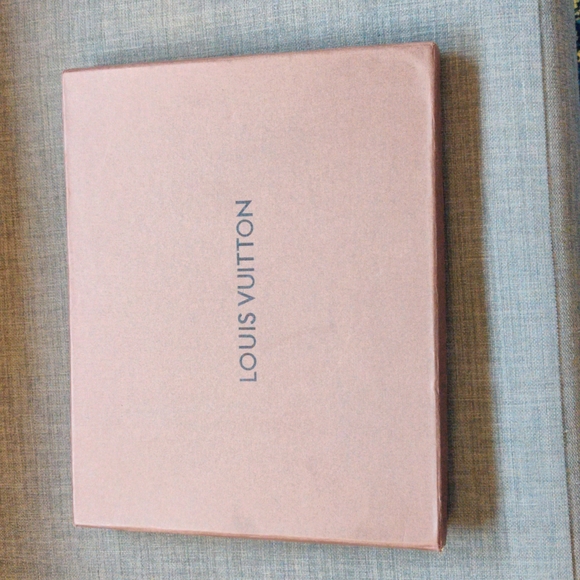 Louis Vuitton scarf - Picture 1 of 3